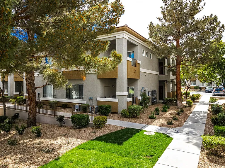 THE CLUBS AT RHODES RANCH APARTMENT HOMES — Photo 26