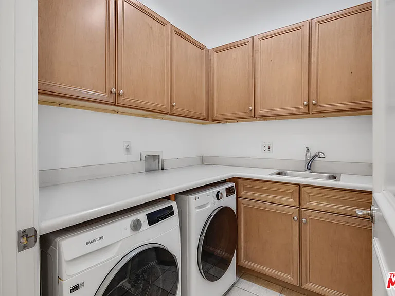 132 S Maple Dr #201 — Photo 14