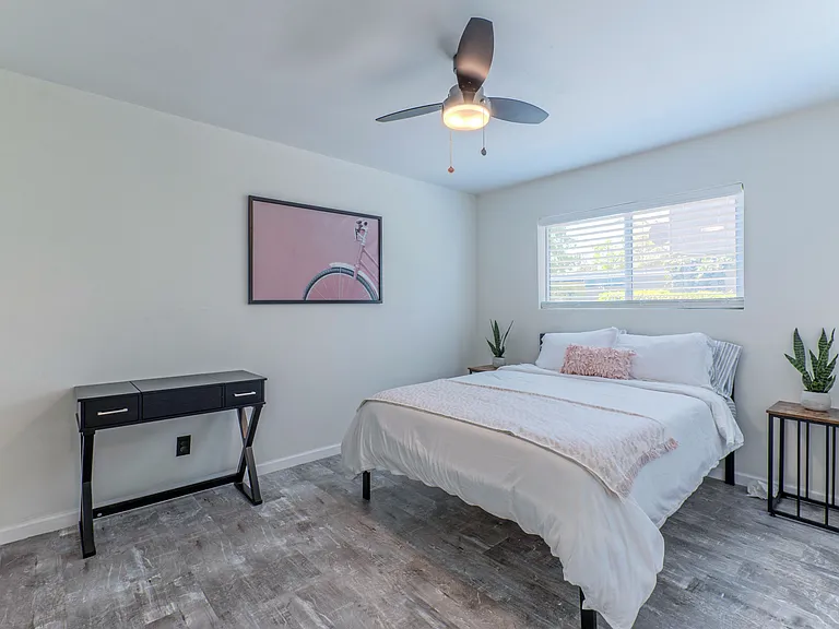 1133 S Farmer Ave #1 — Photo 8