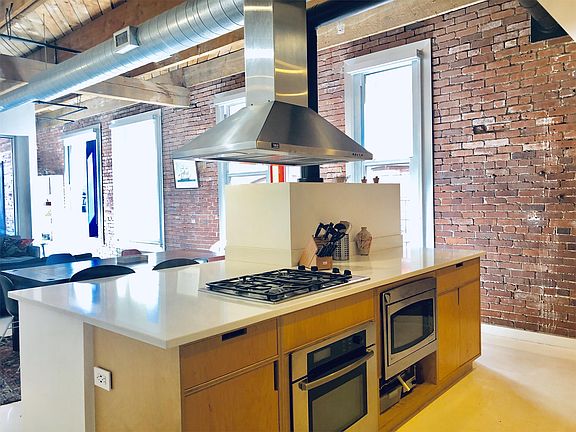 5th image of 1803 Wyandotte St APT 205