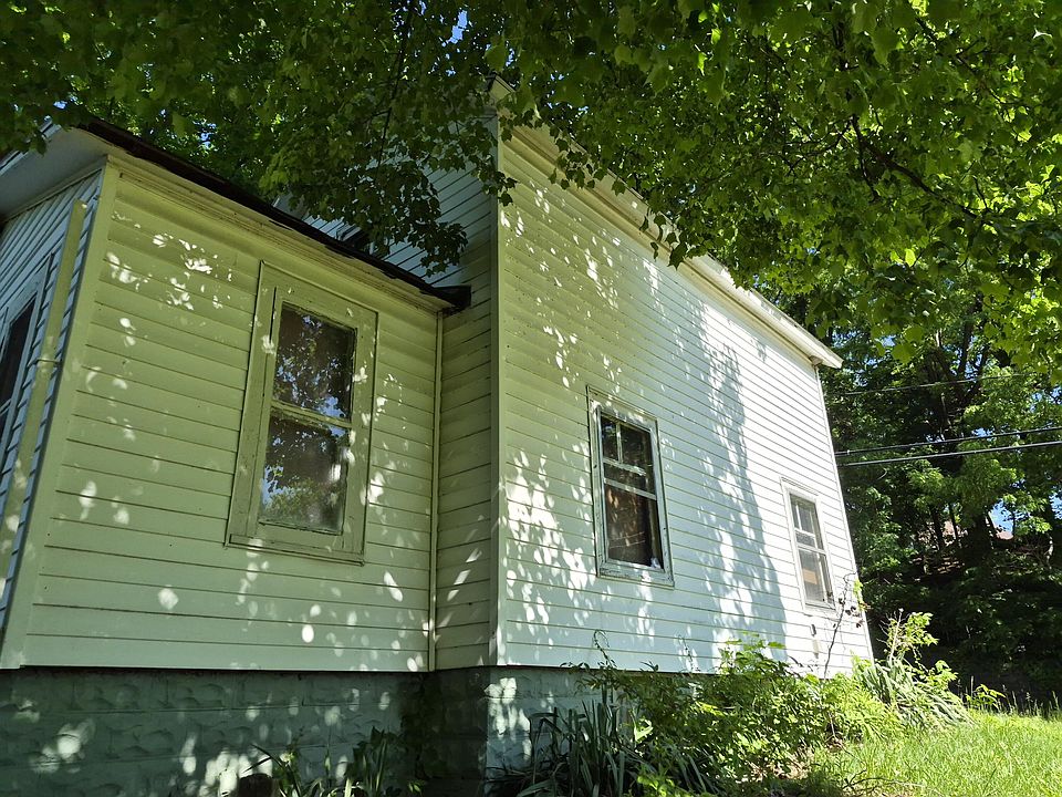 2nd image of 84 Burnham St E
