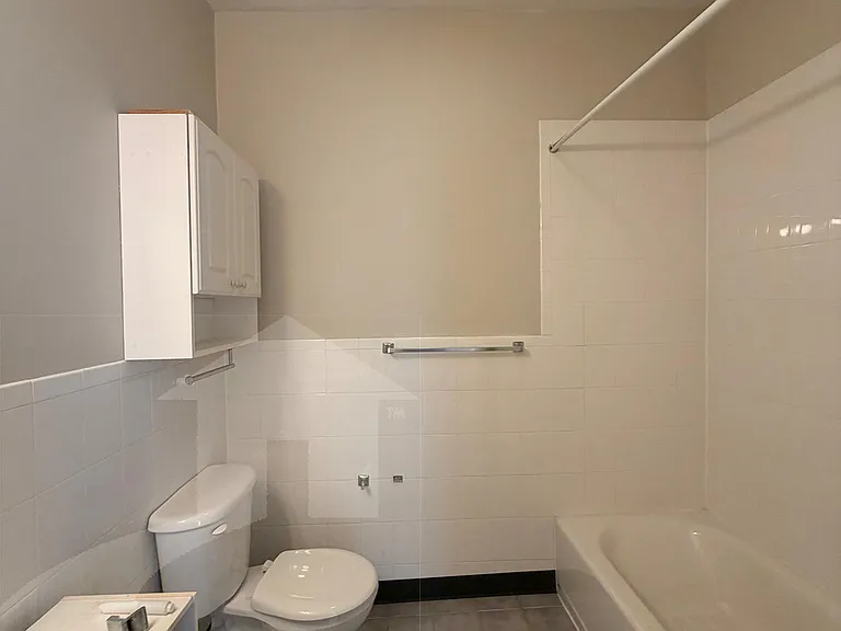 466 Green St #8 — Photo 9