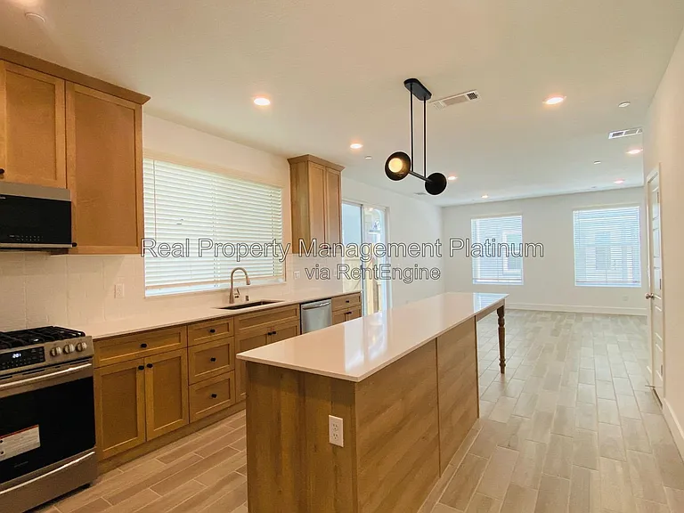 2752 E Tamarind Dr — Photo 17