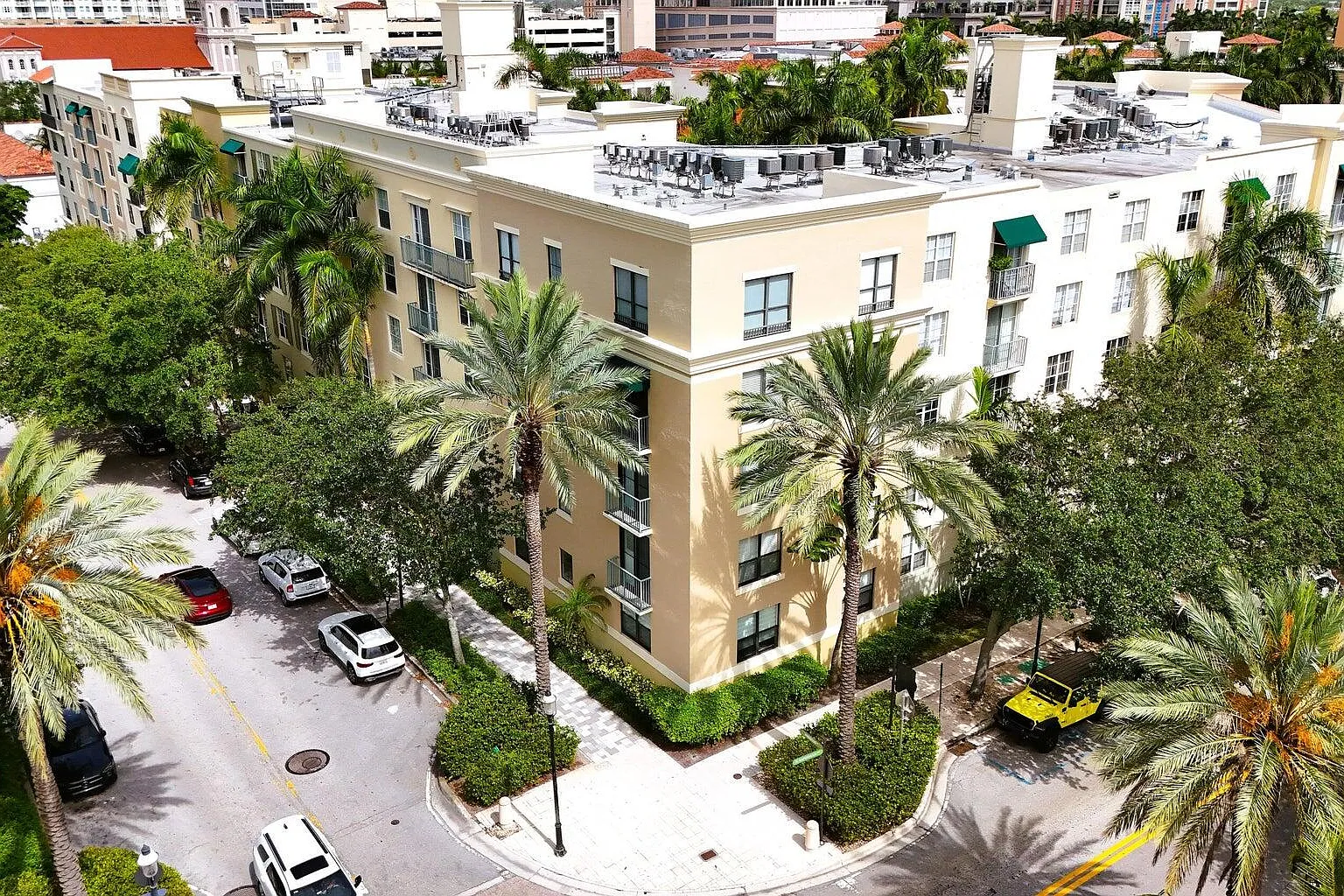 Courtyards In Cityplace — Photo 1