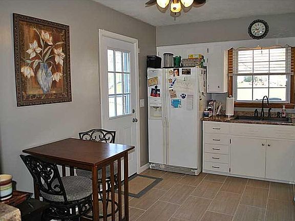 5th image of 4022 Brandes St