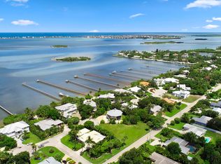 18 Cranes Nest St, Sewalls Point, FL 34996