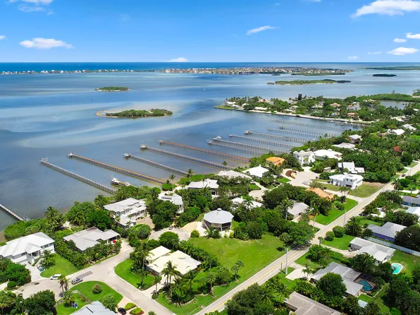 18 Cranes Nest, Sewalls Point, FL 34996