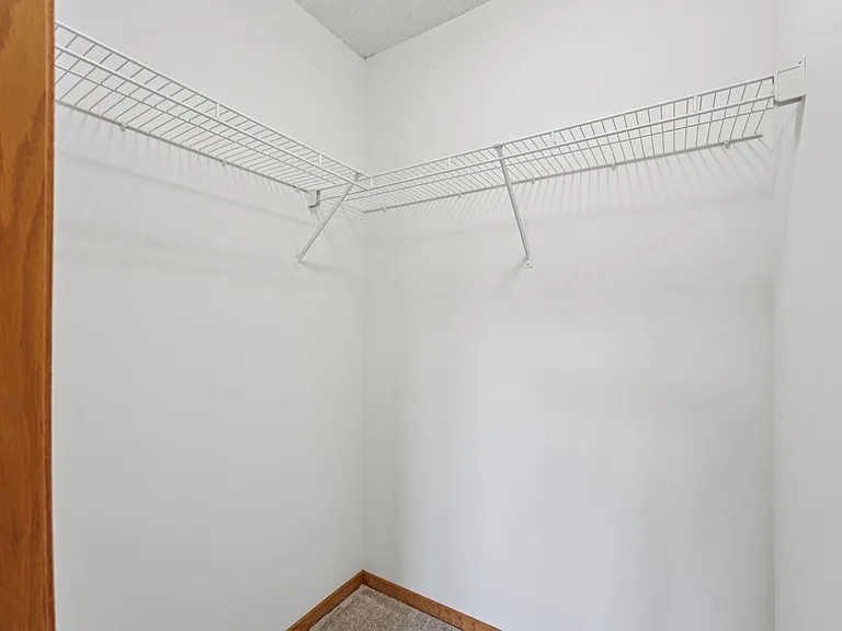 Oaks Lincoln Apartments — Photo 12
