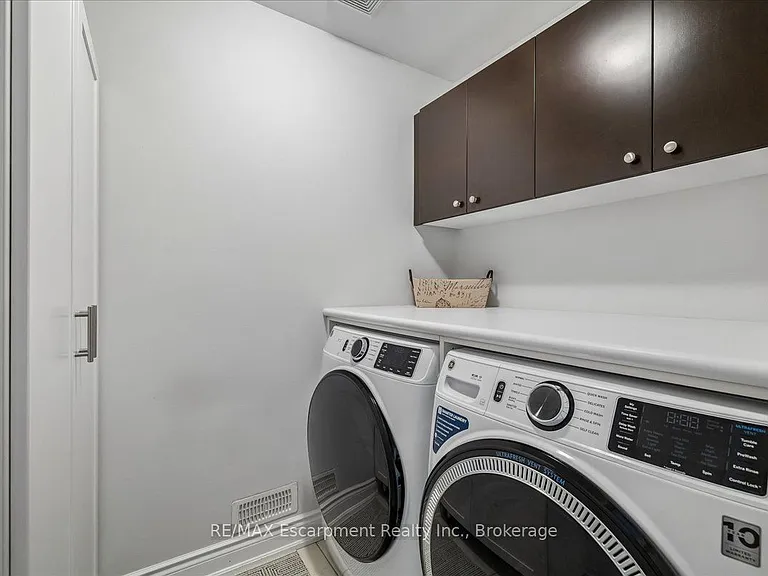 2400 Spring Meadow Way — Photo 39