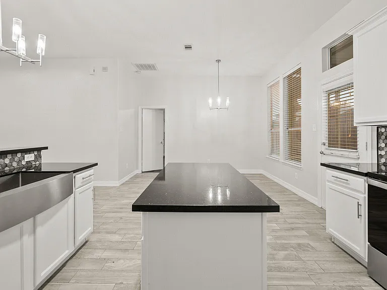 15218 Arnold — Photo 15