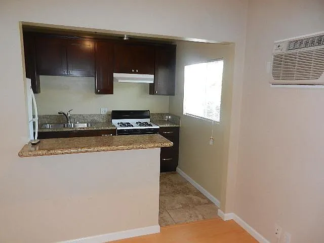 Studio, 350 sqft, $1,750 — Photo 4