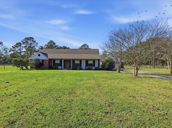 5433 Hidden Meadows Dr, Orange, TX 77632