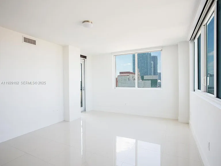 244 Biscayne Blvd #2402 — Photo 8