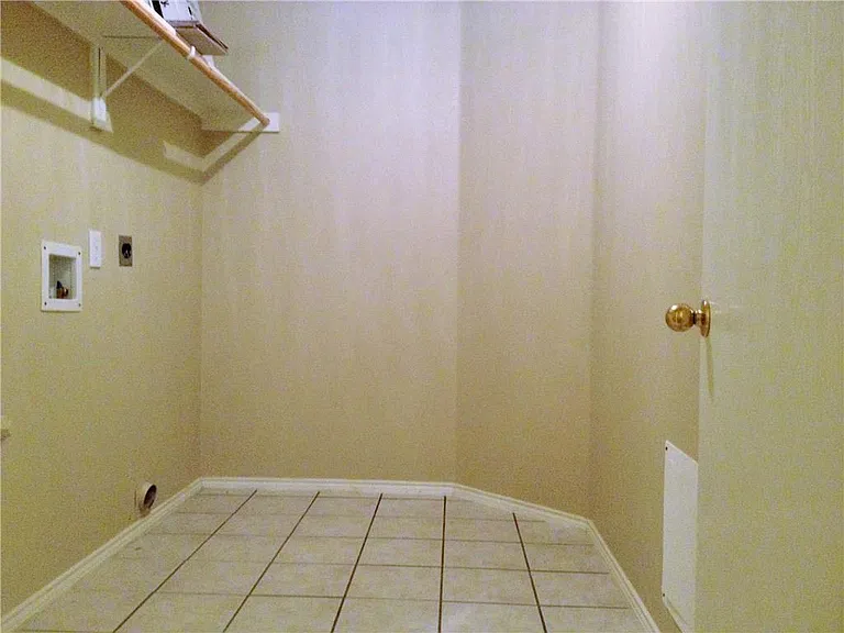 625 Rothschild Ln — Photo 14