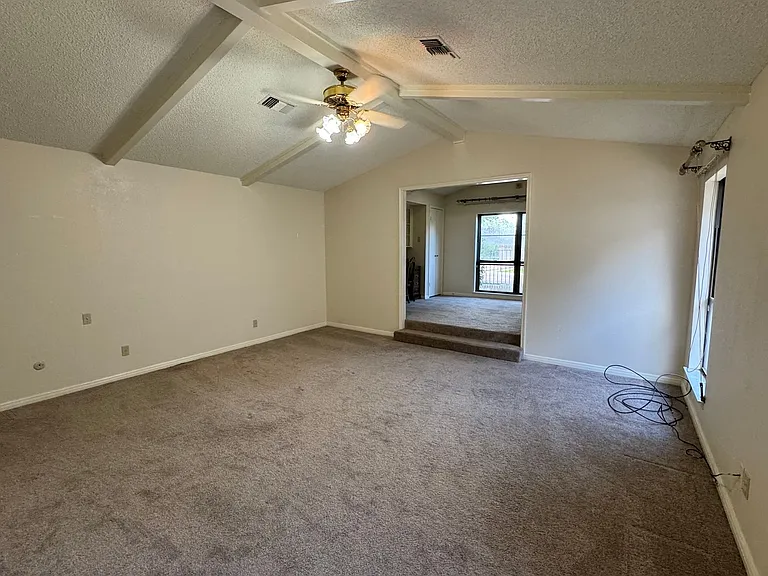 4105 Old Mill Rd — Photo 4