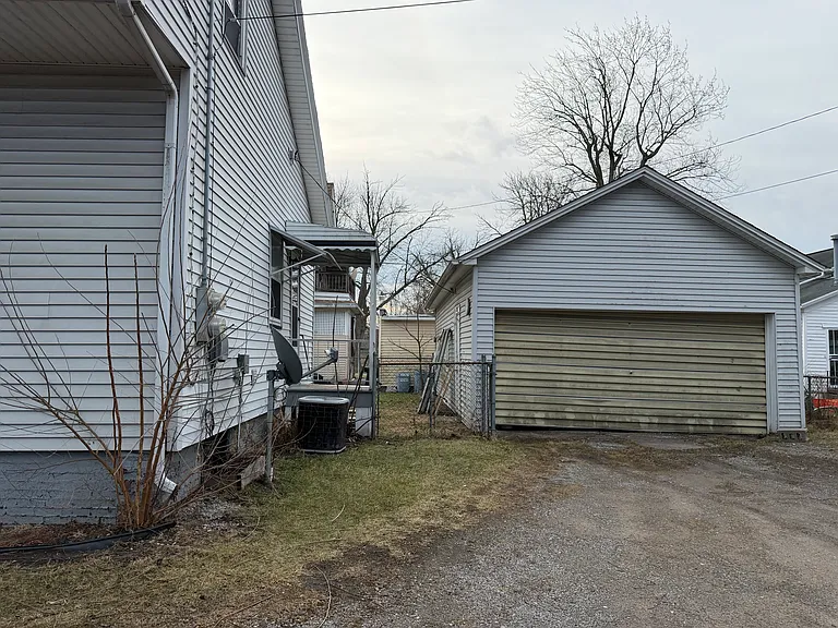 909 Mackinaw St #2 — Photo 12