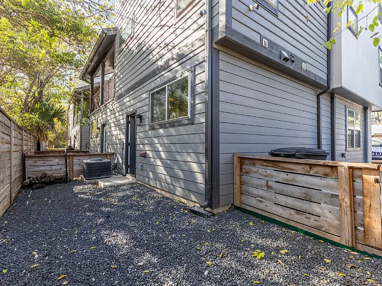 130 Rose Ln #202 — Photo 44