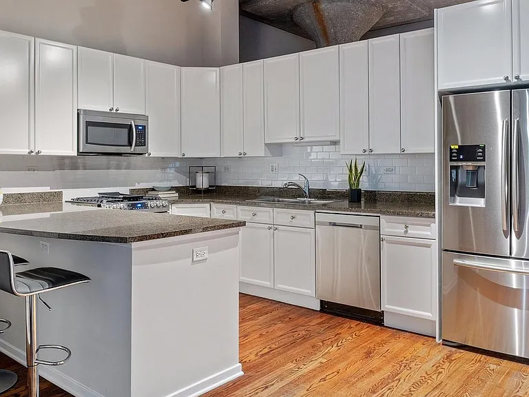 900 N Kingsbury St #751 — Photo 4