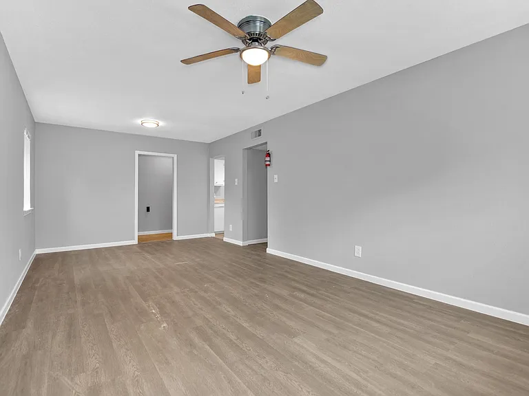 521 Spring Dr #3 — Photo 3