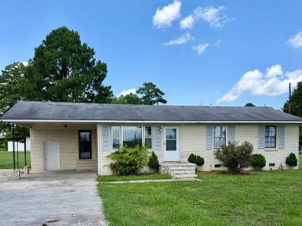 450 Lees Country Club Rd, Mount Olive, NC 28365