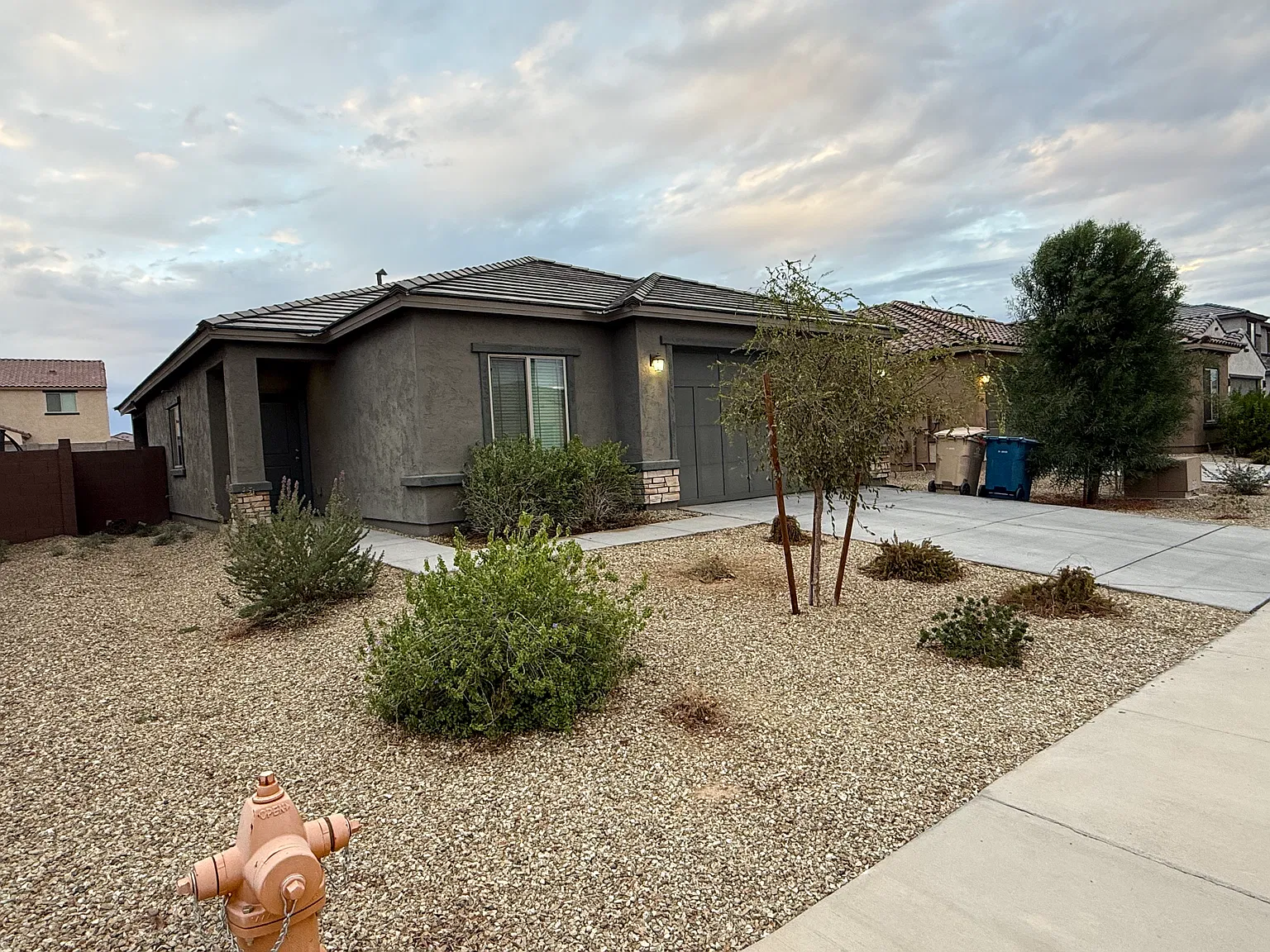 3 bed, 1353 sqft, $1,990 — Photo 2