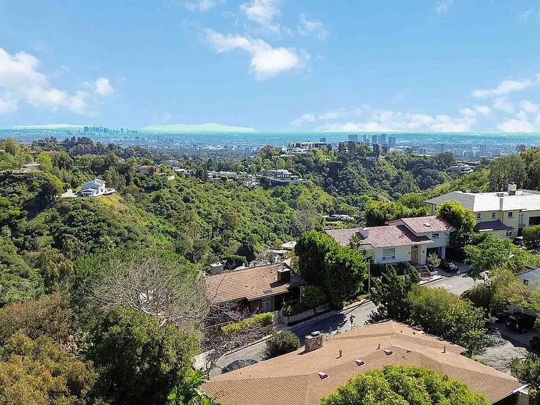 1133 Somera Rd — Photo 43