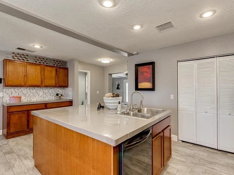 318 E Butler Dr — Photo 14