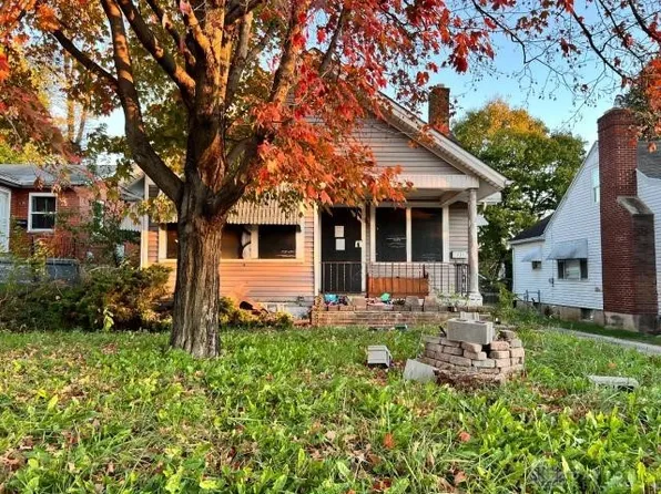 131 W Siebenthaler Ave, Dayton, OH 45405