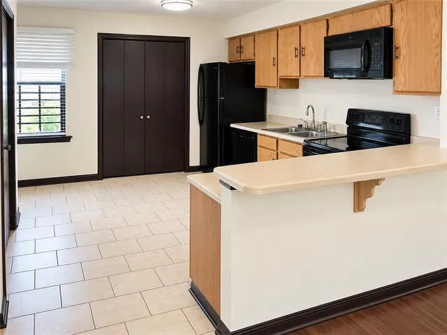 2 bed, 2.0 bath, 1300 sqft, $1,475 — Photo 2