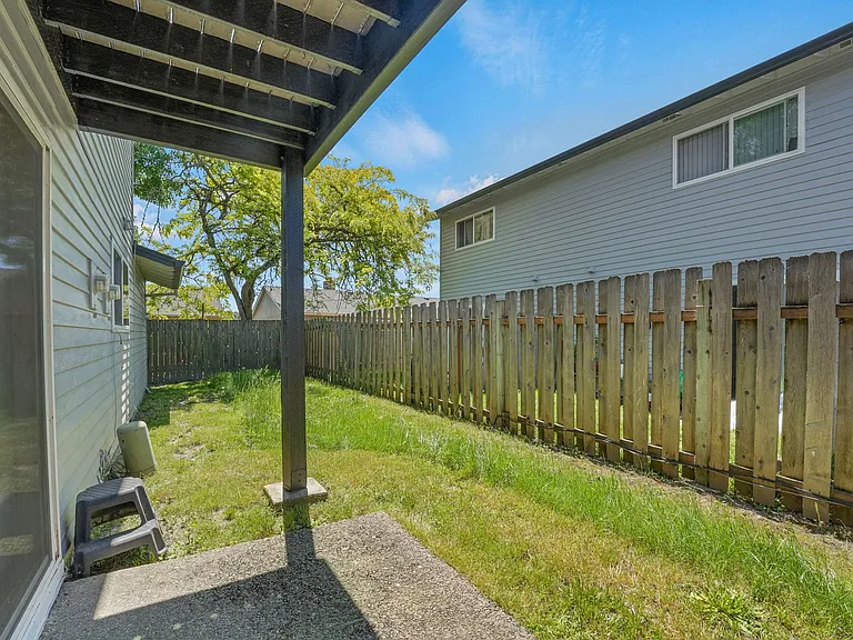 1038 NE 21st Ave — Photo 3
