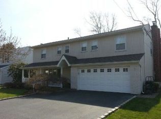 2412 Kayron Ln, Bellmore, NY 11710