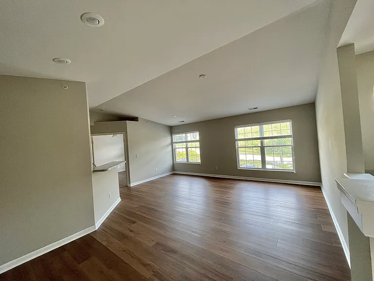 301 Skyview Ct — Photo 3
