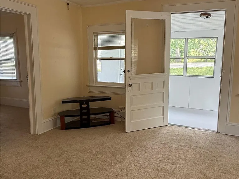 240 Jersey Ave — Photo 9