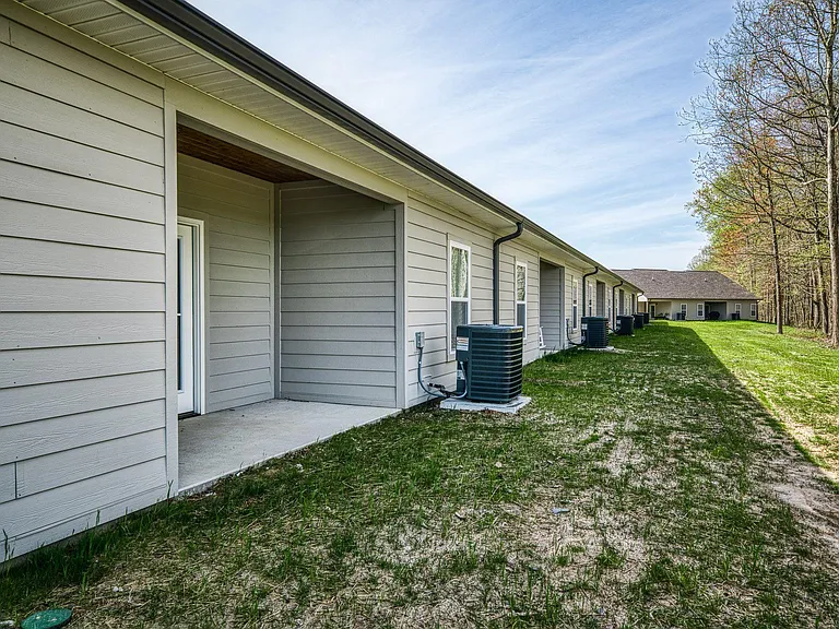 251 Baylor Ct — Photo 3