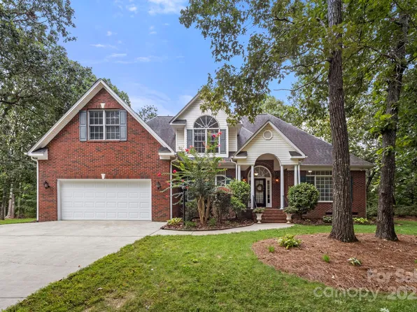 709 Pierce Ct, Rock Hill, SC 29730