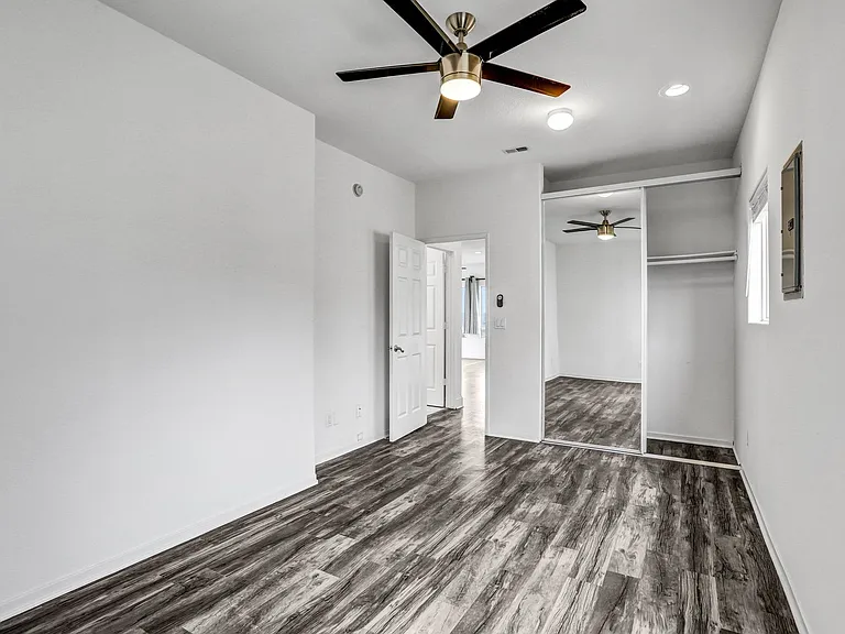 5860 - 5864 Mildred Street — Photo 16