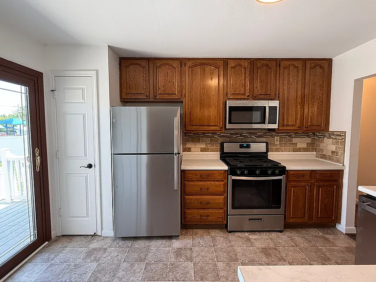 615 Loyola Dr — Photo 10