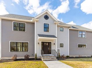 2 Tylers Ln, Wakefield, MA 01880