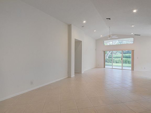 2nd image of 6885 Castlemaine Avenue