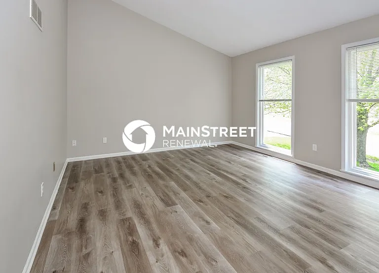 404 NE Station Dr — Photo 4