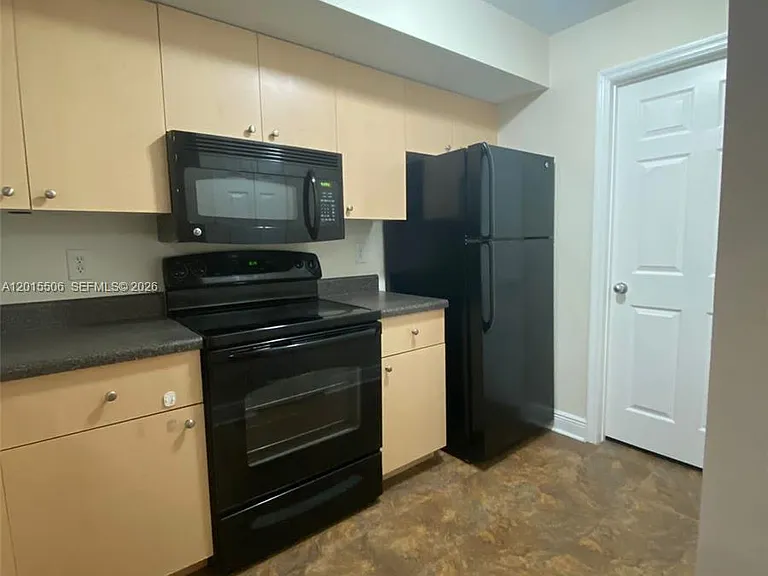2520 Centergate Dr #303 — Photo 7