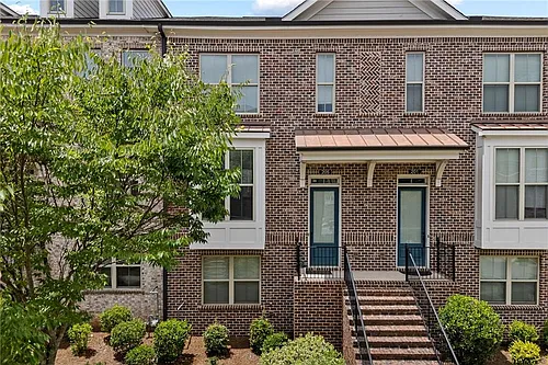 205 Bedford Aly Photo 1