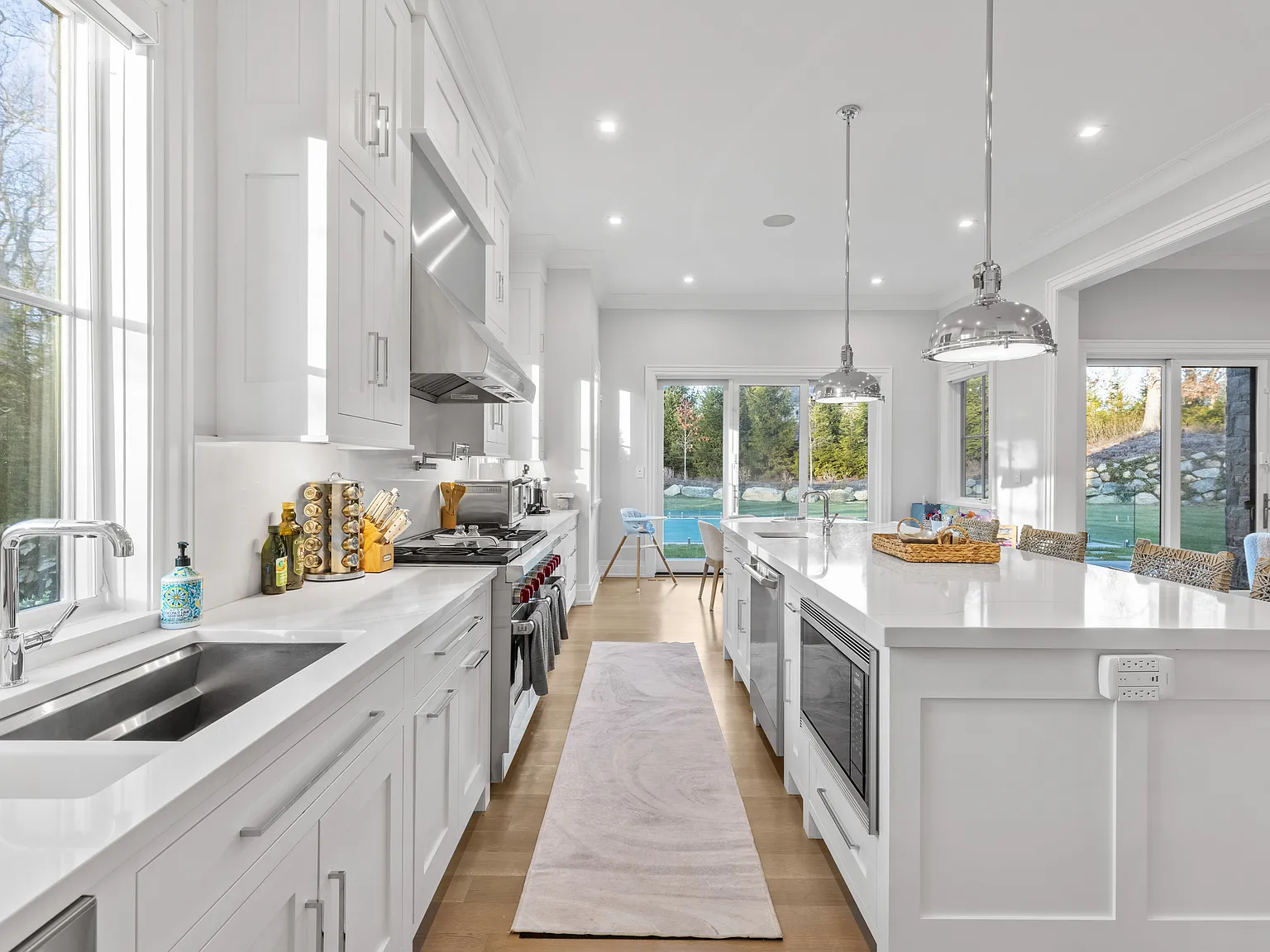 Modern Bridgehampton Gem, Great Location, 6 Bedroom, Heated Pool — Photo 2