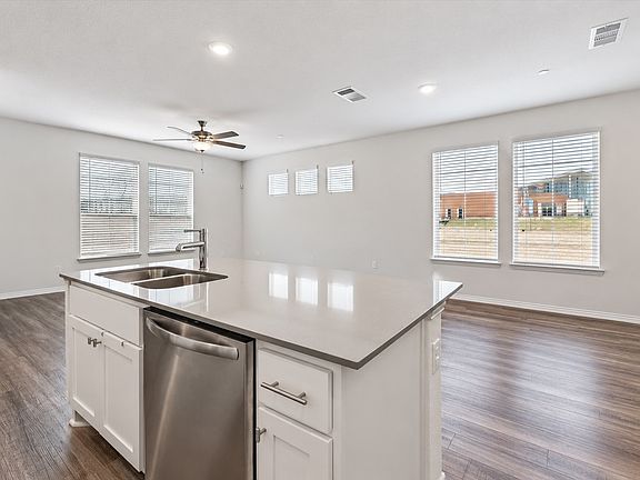 4th image of 5103 Community St
