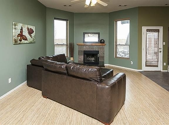 4th image of 405 Hardwicke Ln