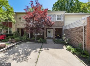 1034 Moorefield Creek Rd SW, Vienna, VA 22180