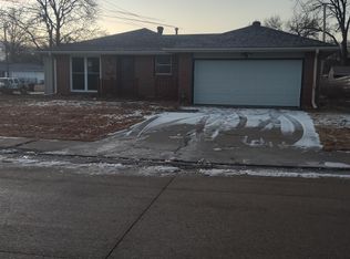 1833 William Dr, Beatrice, NE 68310