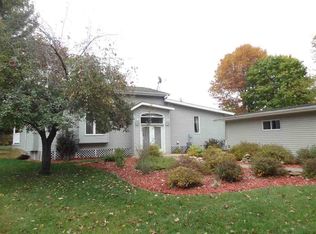 1015 E Queens Way, Nekoosa, WI 54457