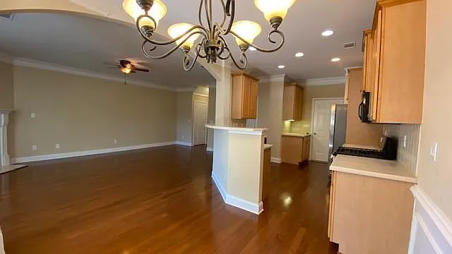 2511 Gadsen Walk — Photo 4