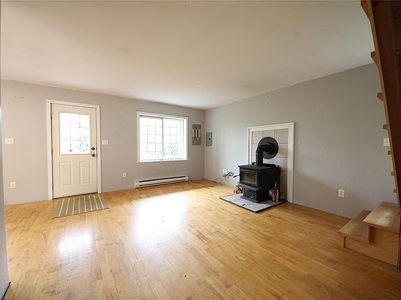 3rd image of 406 Ferris Rd